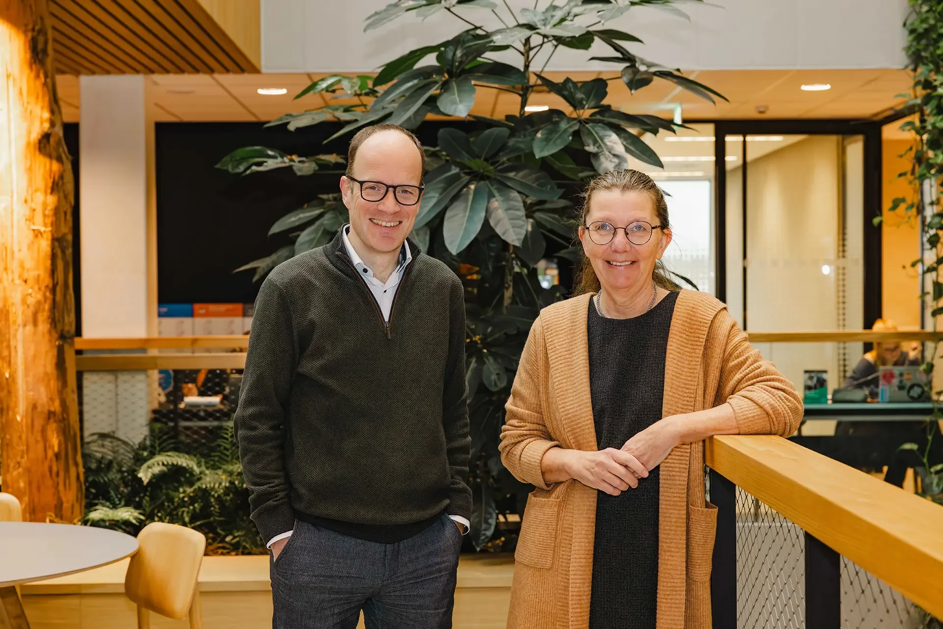 Arwin & Bieneke in het nieuwe gebouw van Erasmus University Rotterdam